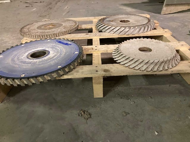 4 verschillende frezen: - afbeelding 7 van  7