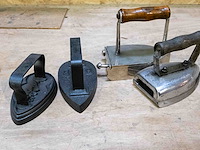 4 vintage strijkijzers - afbeelding 1 van  3