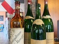 4 vintage wijnflessen - afbeelding 1 van  8