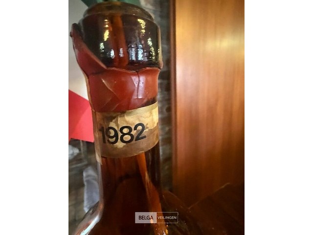 4 vintage wijnflessen - afbeelding 7 van  8