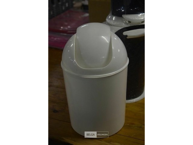 4 vuilnisbakjes - afbeelding 4 van  4