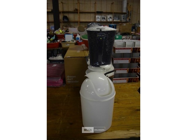 4 vuilnisbakjes - afbeelding 1 van  4