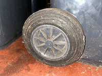 4 vuilnisemmers 120 liter + poetsgerief - afbeelding 2 van  6