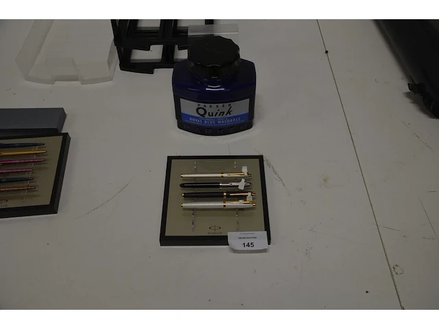 4 vulpennen parker met xxl decoratie inktpot (4) - afbeelding 1 van  9
