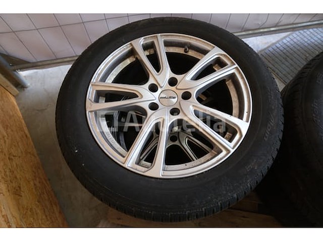 4 winterbanden op aluminium velgen - afbeelding 7 van  8