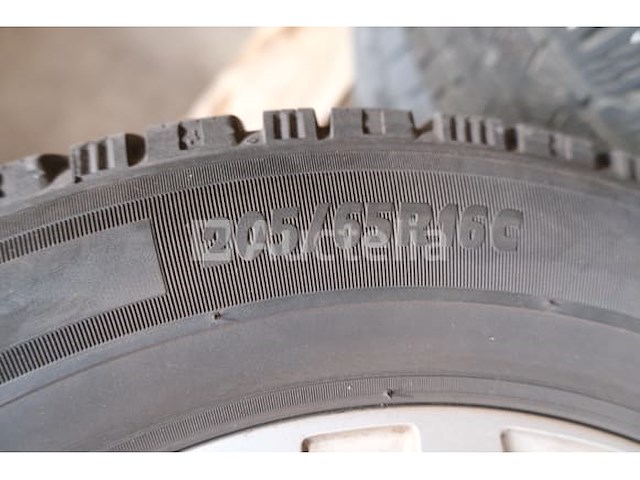 4 winterbanden op michelin agilis alpin 205/65 r16c aluminium velgen - afbeelding 6 van  12