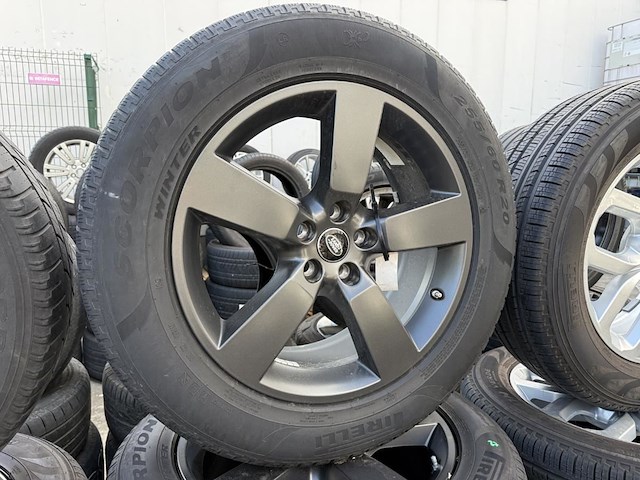 4 winterbanden op velg land rover - afbeelding 2 van  5
