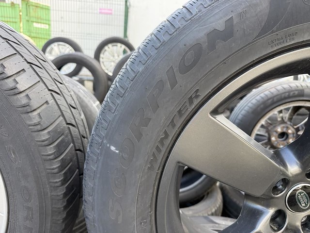 4 winterbanden op velg land rover - afbeelding 3 van  5