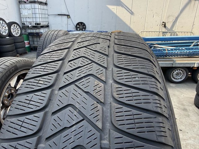 4 winterbanden op velg land rover - afbeelding 5 van  5