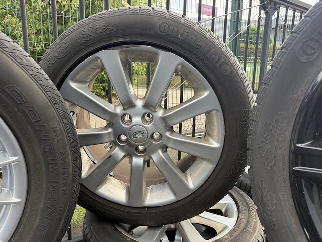 4 winterbanden op velg land rover - afbeelding 2 van  5