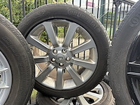4 winterbanden op velg land rover - afbeelding 2 van  5