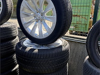 4 winterbanden op velg - afbeelding 1 van  5