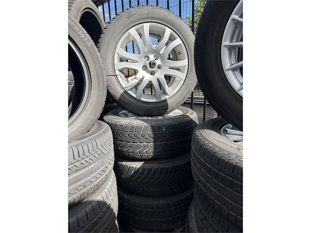 4 winterbanden op velg - afbeelding 1 van  5