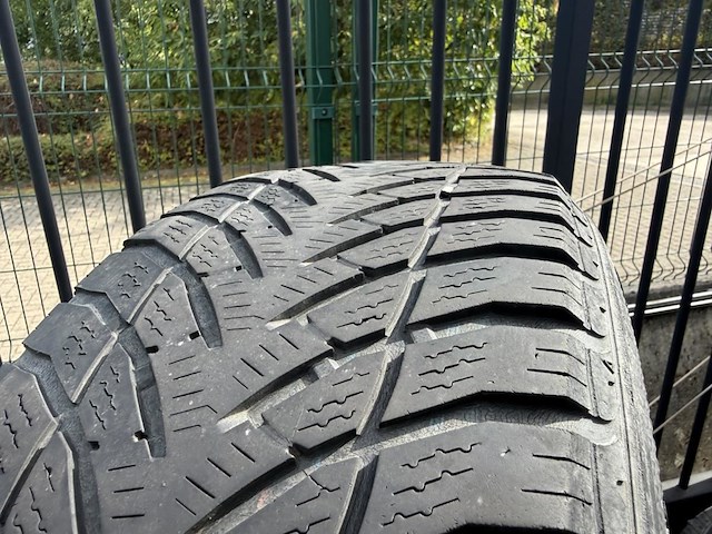 4 winterbanden op velg - afbeelding 5 van  5