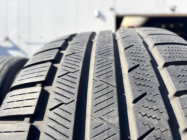 4 winterbanden op velg - afbeelding 5 van  5