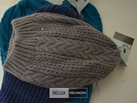 4 wintermutsen div. kleuren - afbeelding 3 van  4