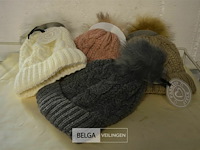 4 wintermutsen met pompon div. kleuren - afbeelding 1 van  4