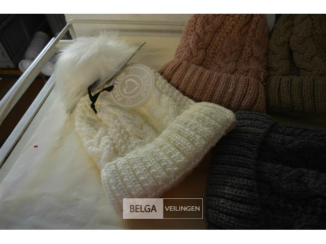 4 wintermutsen met pompon div. kleuren - afbeelding 2 van  4