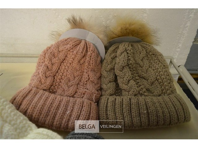 4 wintermutsen met pompon div. kleuren - afbeelding 3 van  4