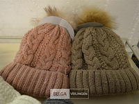 4 wintermutsen met pompon div. kleuren - afbeelding 3 van  4