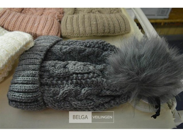 4 wintermutsen met pompon div. kleuren - afbeelding 4 van  4