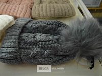 4 wintermutsen met pompon div. kleuren - afbeelding 4 van  4