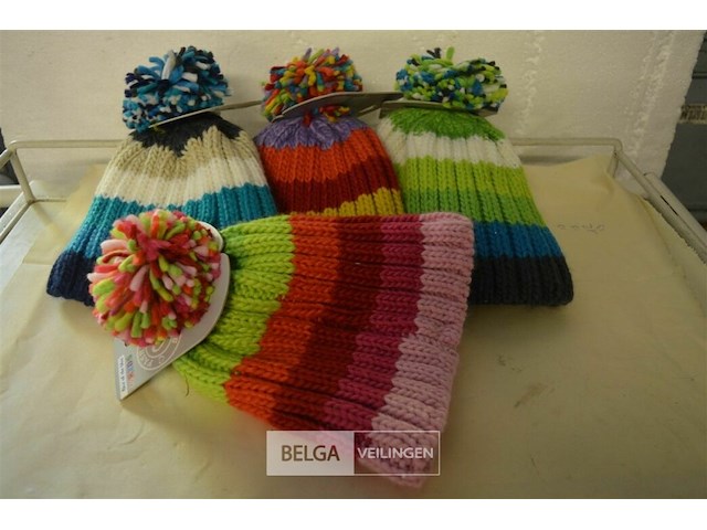 4 wintermutsen met pompon div. kleuren - afbeelding 1 van  4