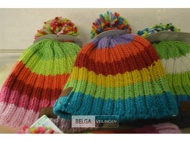 4 wintermutsen met pompon div. kleuren - afbeelding 2 van  3