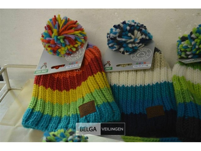 4 wintermutsen met pompon div. kleuren - afbeelding 3 van  4