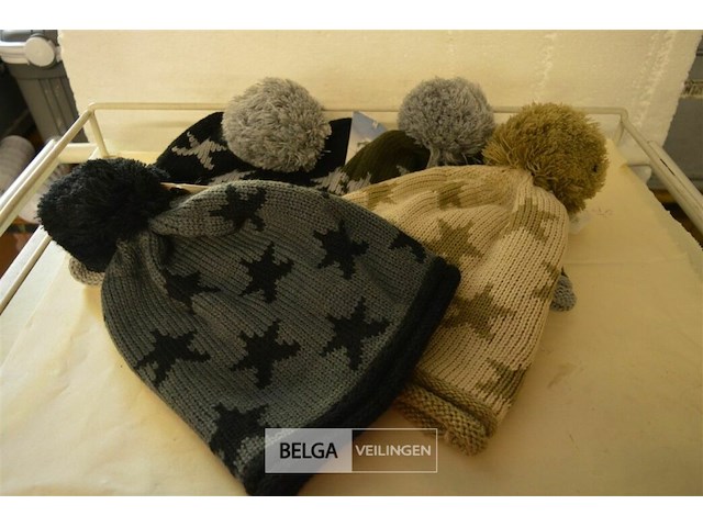 4 wintermutsen met pompon div. kleuren - afbeelding 1 van  4