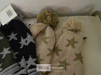 4 wintermutsen met pompon div. kleuren - afbeelding 2 van  3