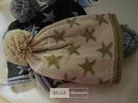 4 wintermutsen met pompon div. kleuren - afbeelding 3 van  4