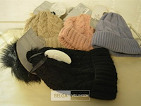 4 wintermutsen met pompon div. kleuren