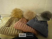 4 wintermutsen met pompon div. kleuren - afbeelding 2 van  3
