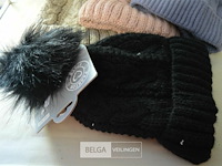 4 wintermutsen met pompon div. kleuren - afbeelding 3 van  3