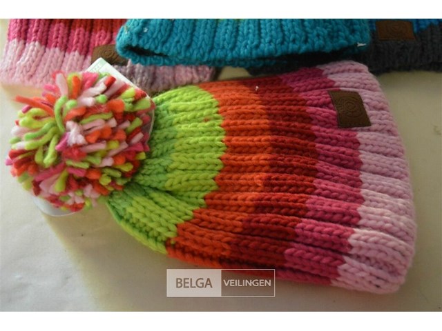 4 wintermutsen met pompon div. kleuren - afbeelding 3 van  3