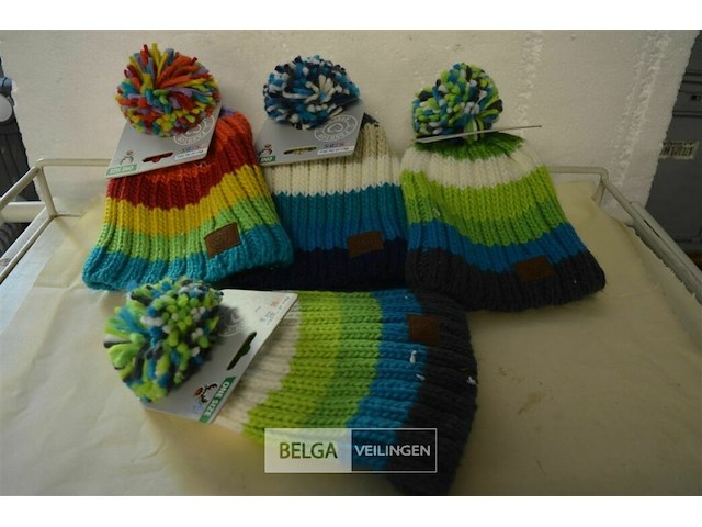 4 wintermutsen met pompon div. kleuren - afbeelding 1 van  4