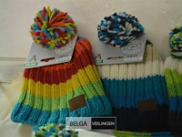 4 wintermutsen met pompon div. kleuren - afbeelding 3 van  4