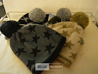 4 wintermutsen met pompon div. kleuren