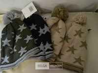 4 wintermutsen met pompon div. kleuren
