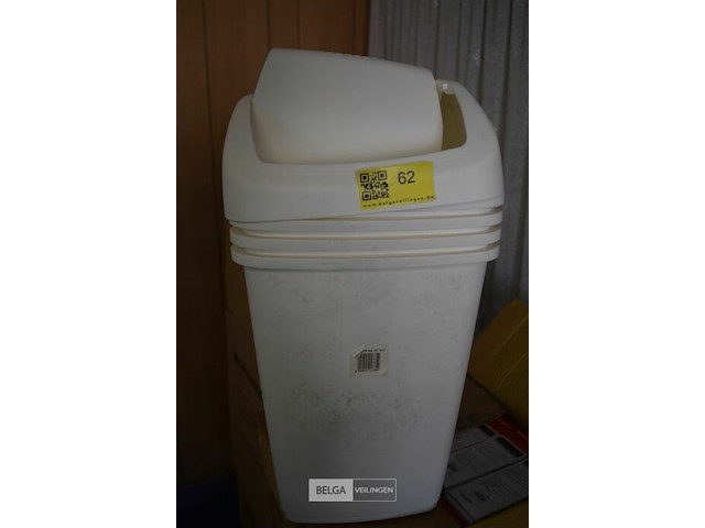 4 witte vuilbakken - afbeelding 2 van  2
