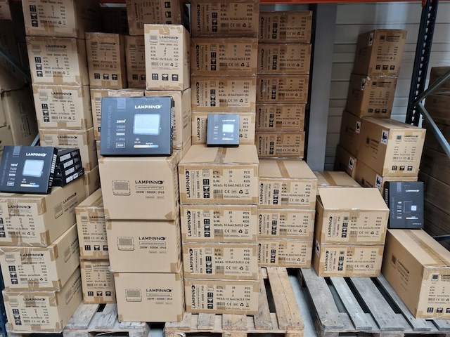 4 x 200w 3000k led breedstralers met lens waterdicht - afbeelding 7 van  8