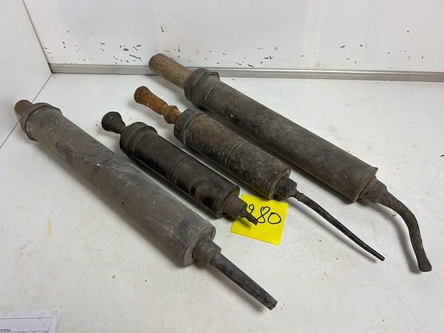 4 x antieke loden spuit - afbeelding 2 van  2