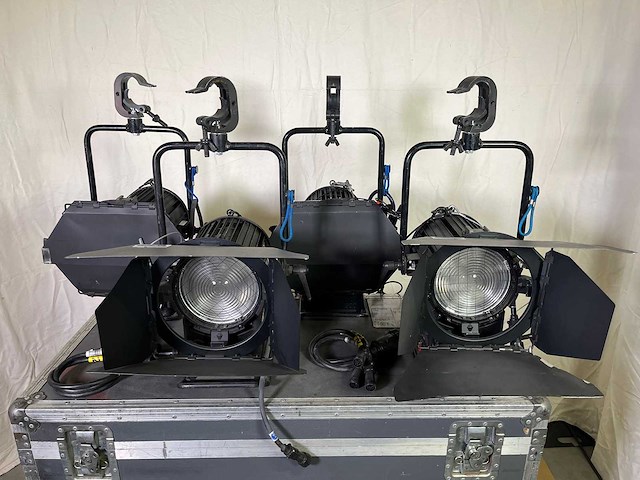 4 x arri compact daylight fresnel 1200w - afbeelding 1 van  12