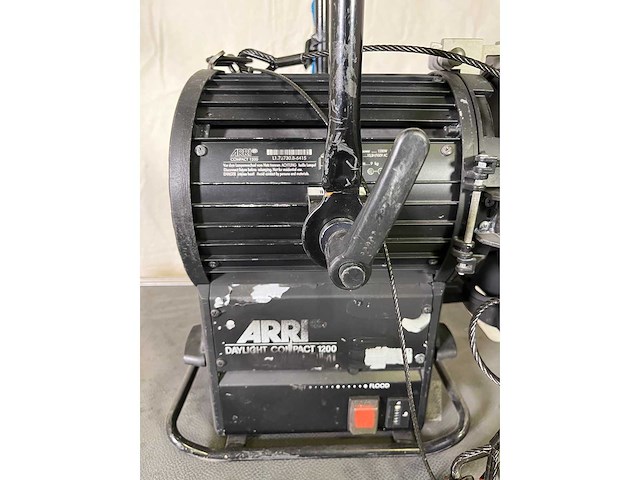 4 x arri compact daylight fresnel 1200w - afbeelding 6 van  12