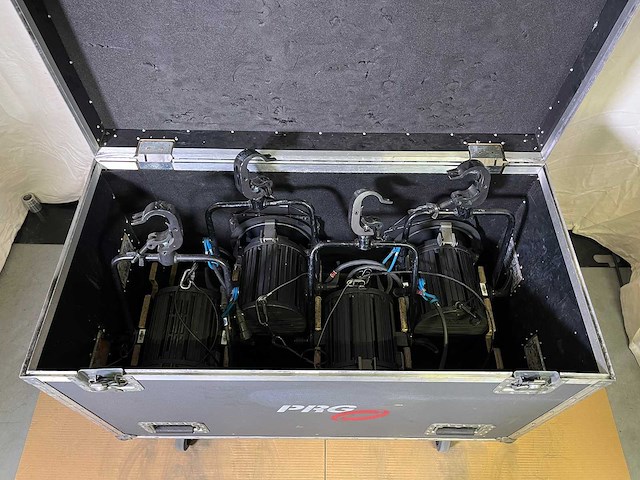 4 x arri compact daylight fresnel 1200w - afbeelding 3 van  12