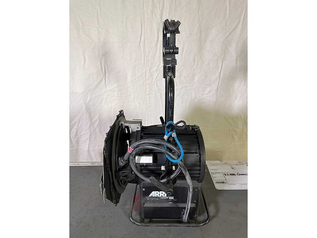 4 x arri compact daylight fresnel 1200w - afbeelding 9 van  12