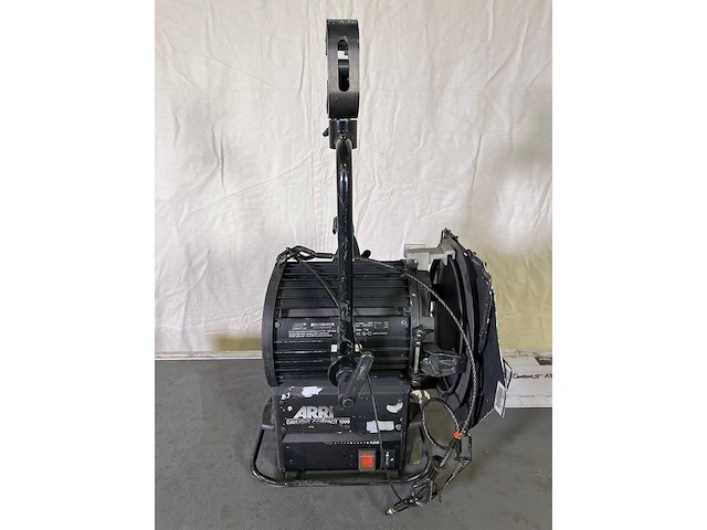 4 x arri compact daylight fresnel 1200w - afbeelding 3 van  6