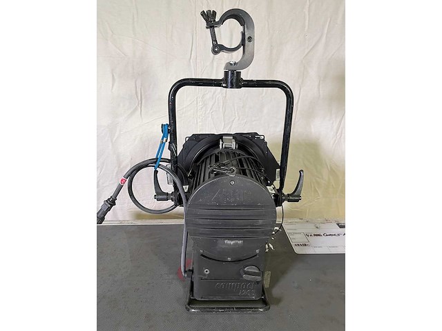 4 x arri compact daylight fresnel 1200w - afbeelding 7 van  12