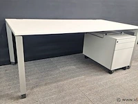 4 x bureau steelcase met ladenblok